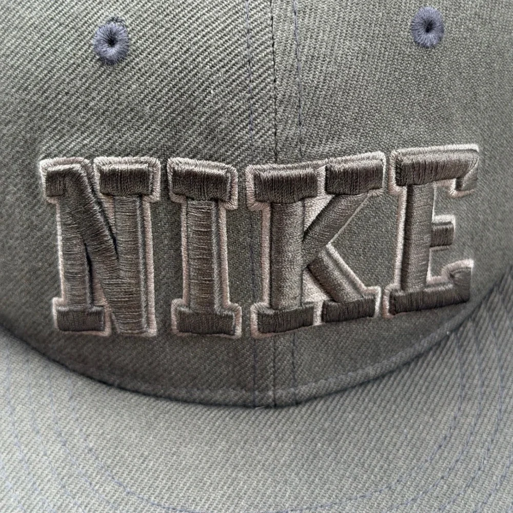 Nike True Flat Brim Snapback Hat Gray Embroidered Block Logo Wool Blend OSFM‎